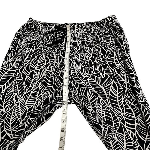 Lululemon Jet Crop Pants Pretty Palm Black Angel Wings Leaf Print Size 6 - Picture 6 of 7